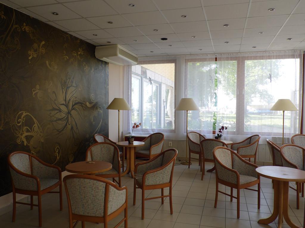 Hotel Kenese Balatonkenese Exterior foto
