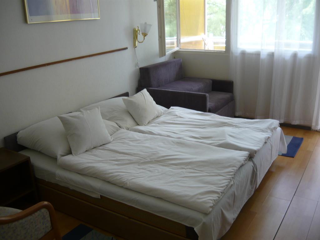 Hotel Kenese Balatonkenese Zimmer foto