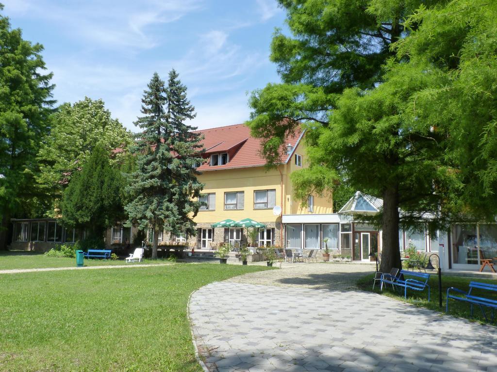 Hotel Kenese Balatonkenese Exterior foto
