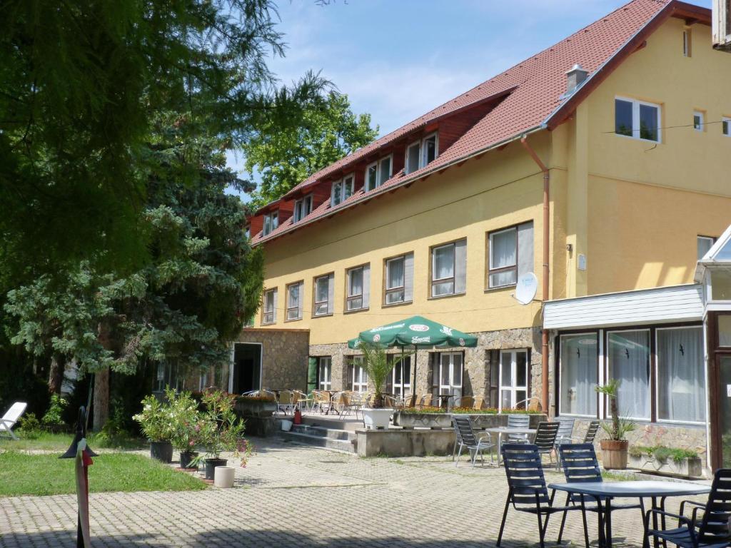 Hotel Kenese Balatonkenese Exterior foto